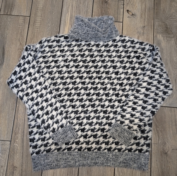 Women's KUT from the KLOTH houndstooth turtleneck sweater size large - Picture 5 of 5